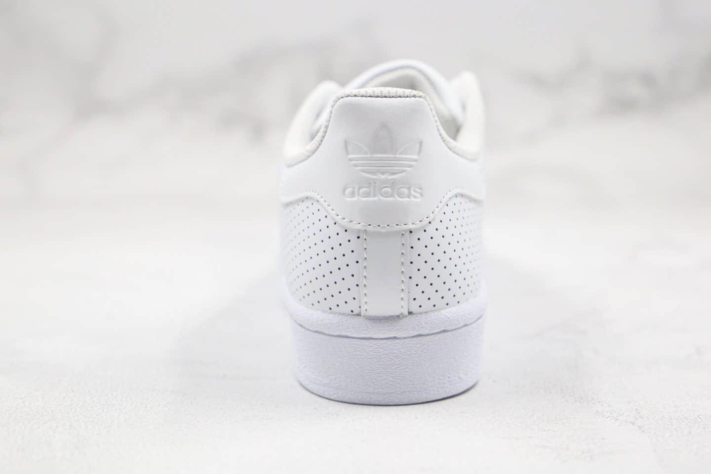 阿迪达斯adidas superstar w纯原版本三叶草贝壳头日本限定冲孔鞋纯白色原盒原标 货号：FV3445