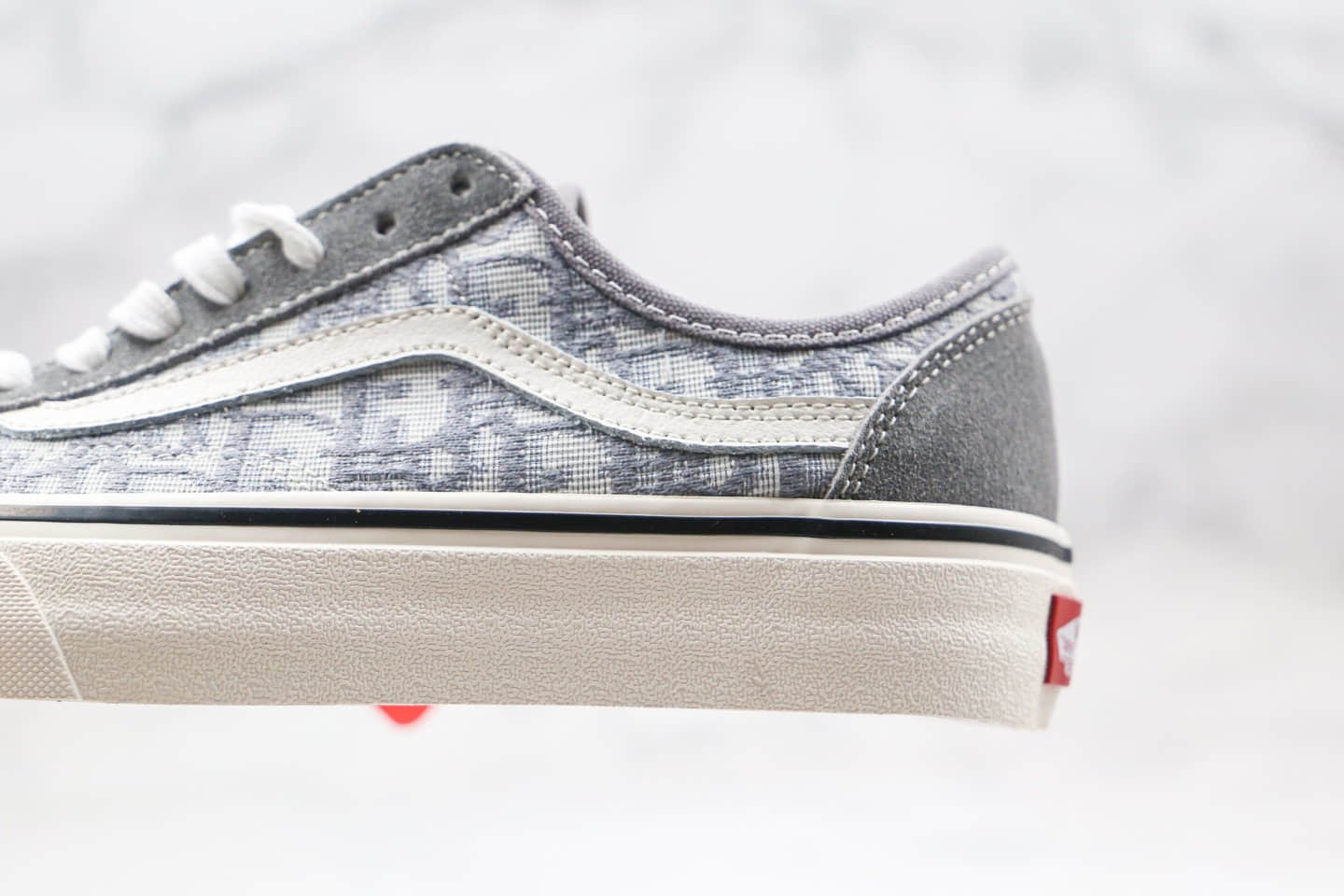 万斯Dior x Vans Style 36 Decon SF“Christian Dior”公司级版本迪奥联名板鞋浅灰刺绣CD重影原厂硫化工艺