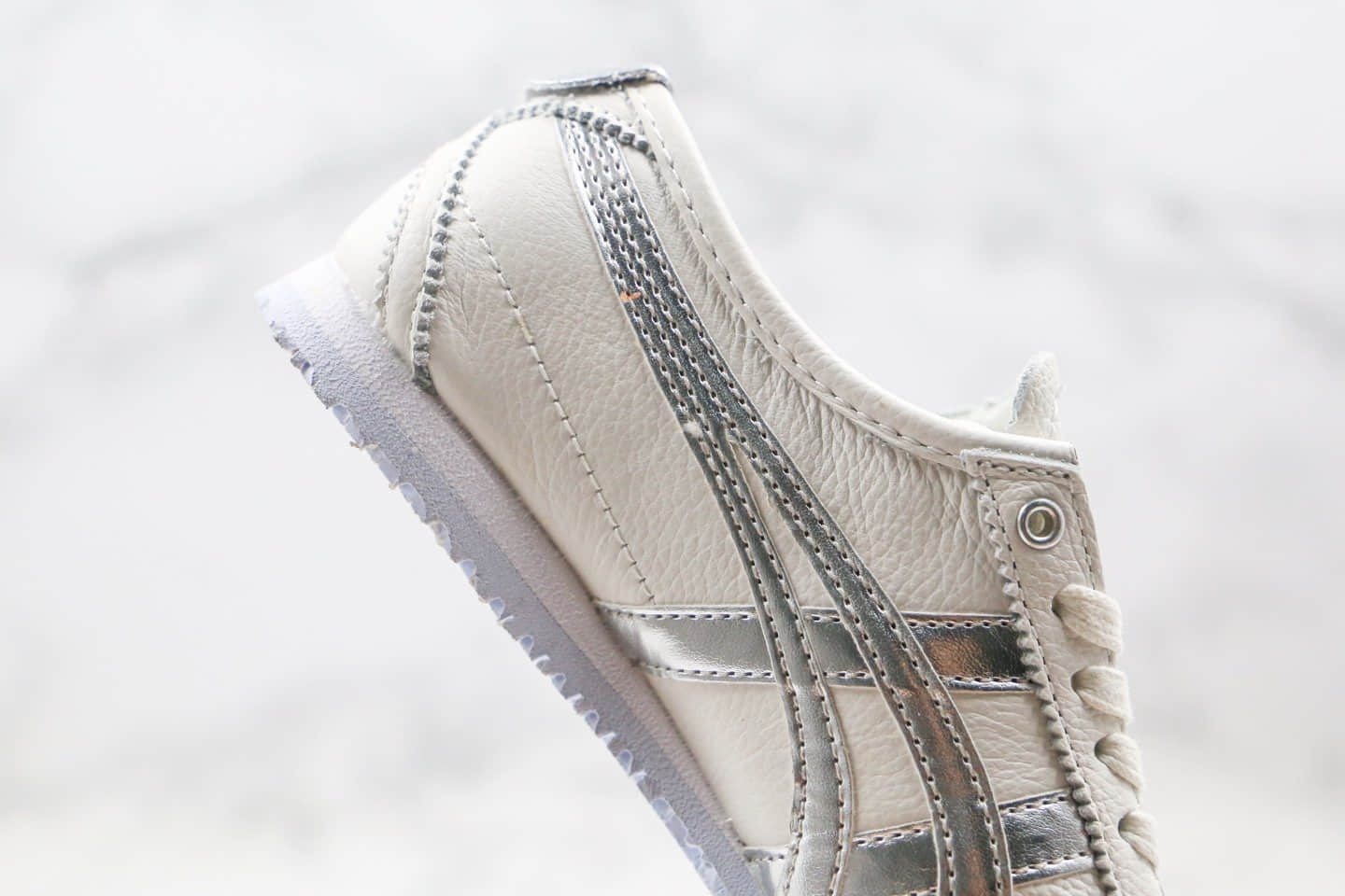 亚瑟士Asics Onitsuka Tiger Mexico 66公司级版本鬼冢虎皮革跑鞋白银色原装四联吊牌 货号：D508K-0193