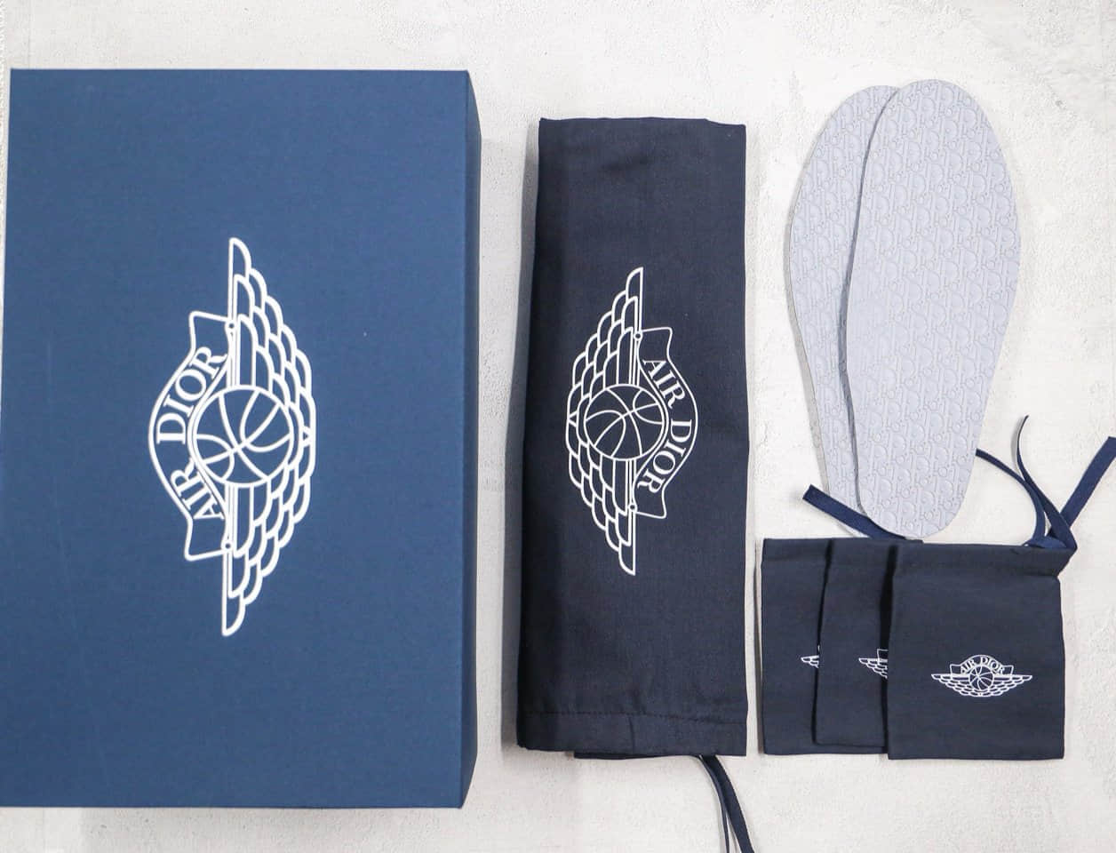 乔丹Air Jordan Brand 1 High OG Grey x Dior纯原版本迪奥联名款高帮AJ1白灰色原装吸磁原盒原楦头纸板打造区别市面低端版本 货号:CN8607-002