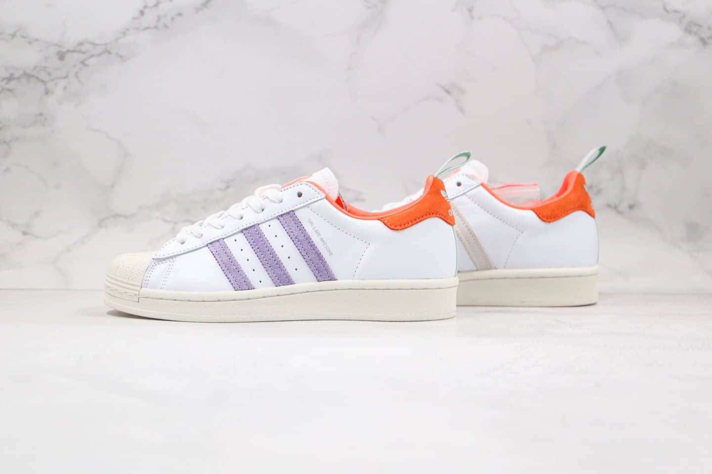 阿迪达斯Adidas Originals Superstar纯原版本三叶草贝壳头50周年米白科技紫橙鸳鸯配色板鞋原盒原标 货号：FW8087