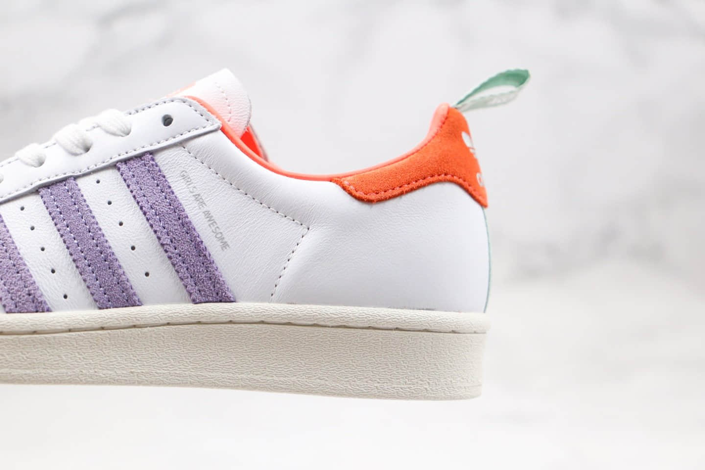 阿迪达斯Adidas Originals Superstar纯原版本三叶草贝壳头50周年米白科技紫橙鸳鸯配色板鞋原盒原标 货号：FW8087