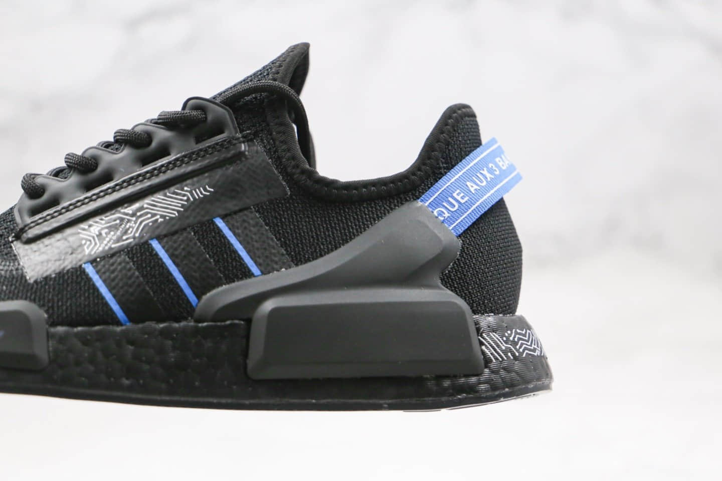 阿迪达斯adidas NMD R1 Boost V2公司级版本针织跑鞋黑蓝色原装进口Boost原料 货号：FY1483