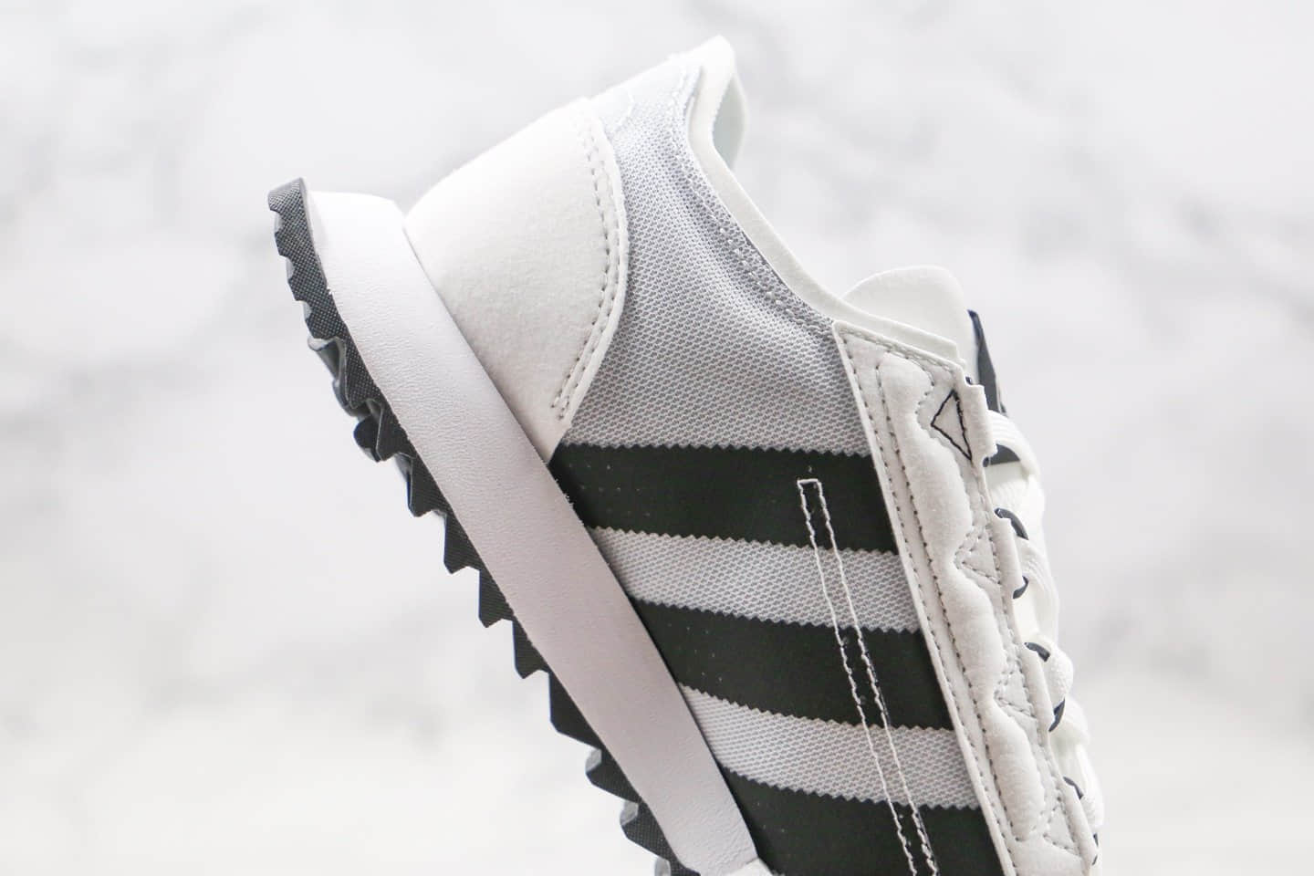 阿迪达斯Adidas SL 7600 3M反光配色王嘉尔同款纯原版本复古爆米花跑鞋白黑色原盒原标 货号：FV9796