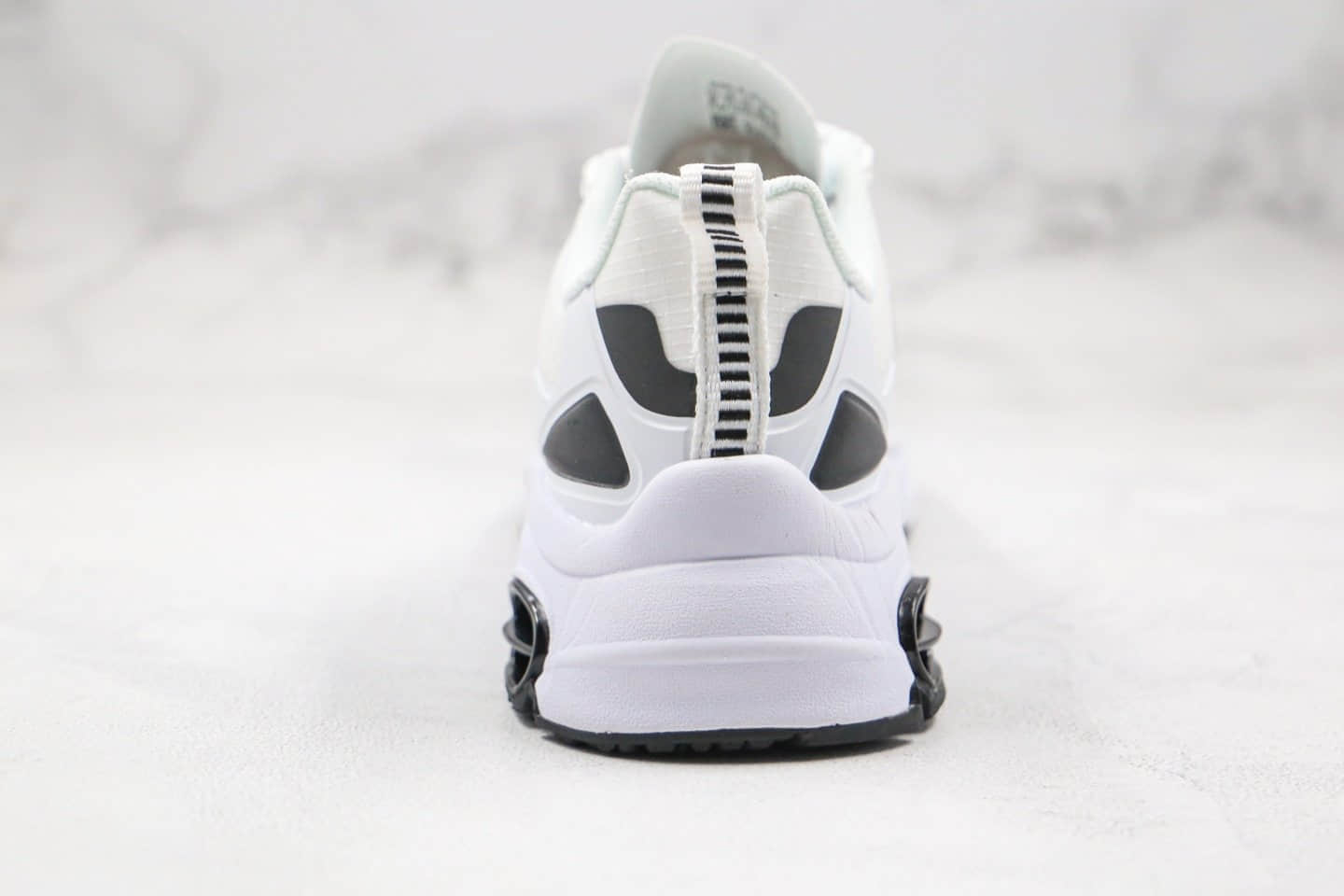 阿迪达斯adidas Quadcube公司级版本复古气垫跑鞋厚底运动鞋白黑色原数据开发 货号：FG7172