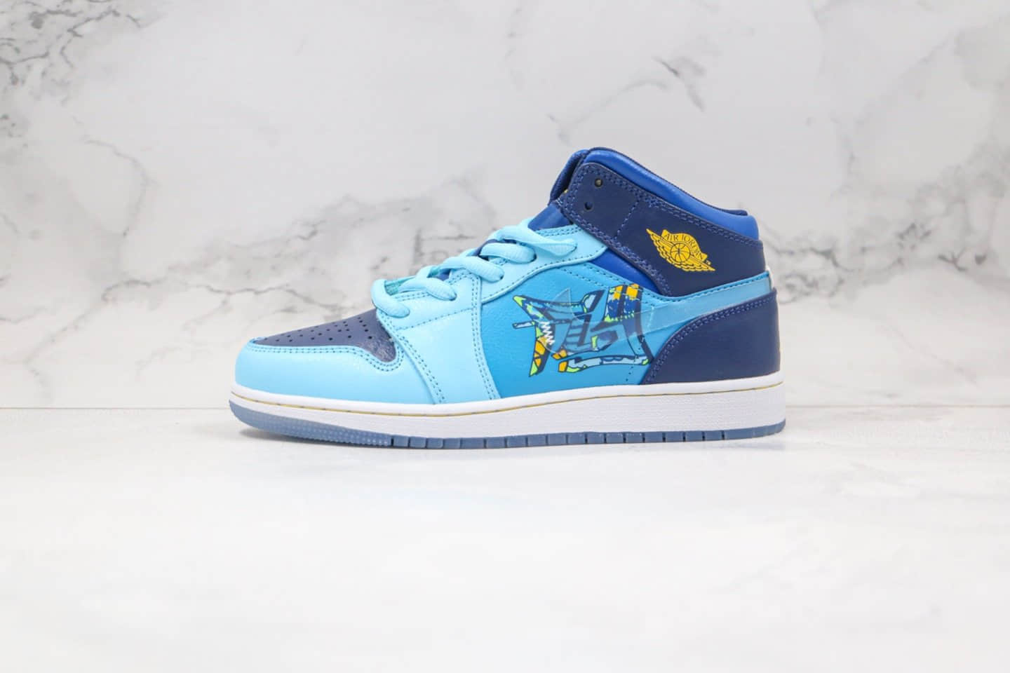 乔丹Air Jordan 1 Mid GS Fly纯原版本中帮AJ1冰蓝鸳鸯水晶底蓝色天堂配色篮球鞋原鞋开模一比一打造 货号：BV7446-400