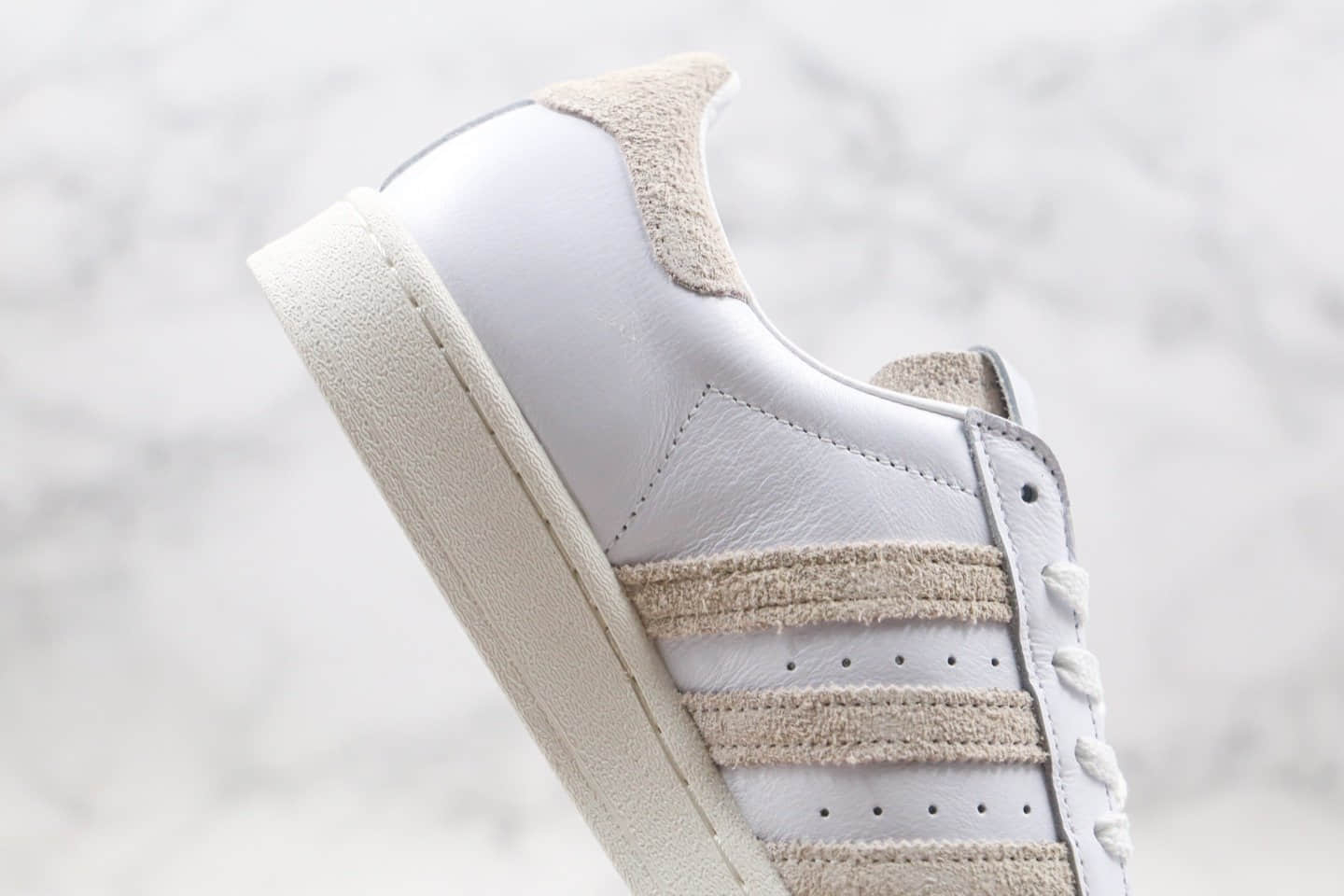 阿迪达斯Adidas Originals Superstar Superstar纯原版本三叶草贝壳头50周年白水泥米白灰色板鞋原盒原标 货号：FY0038