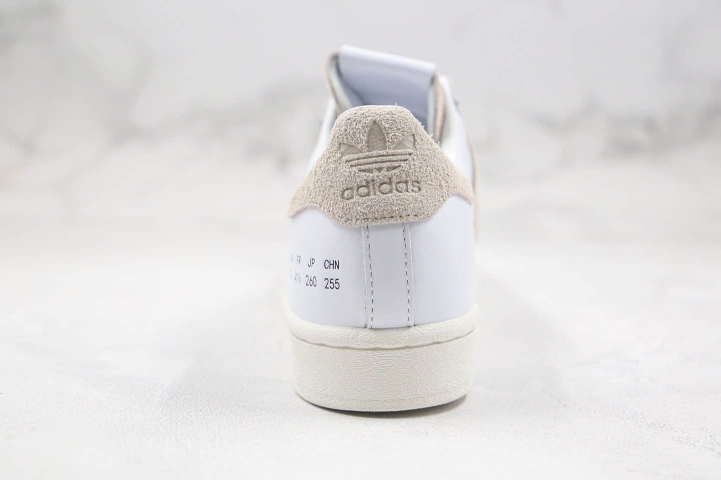 阿迪达斯Adidas Originals Superstar Superstar纯原版本三叶草贝壳头50周年白水泥米白灰色板鞋原盒原标 货号：FY0038