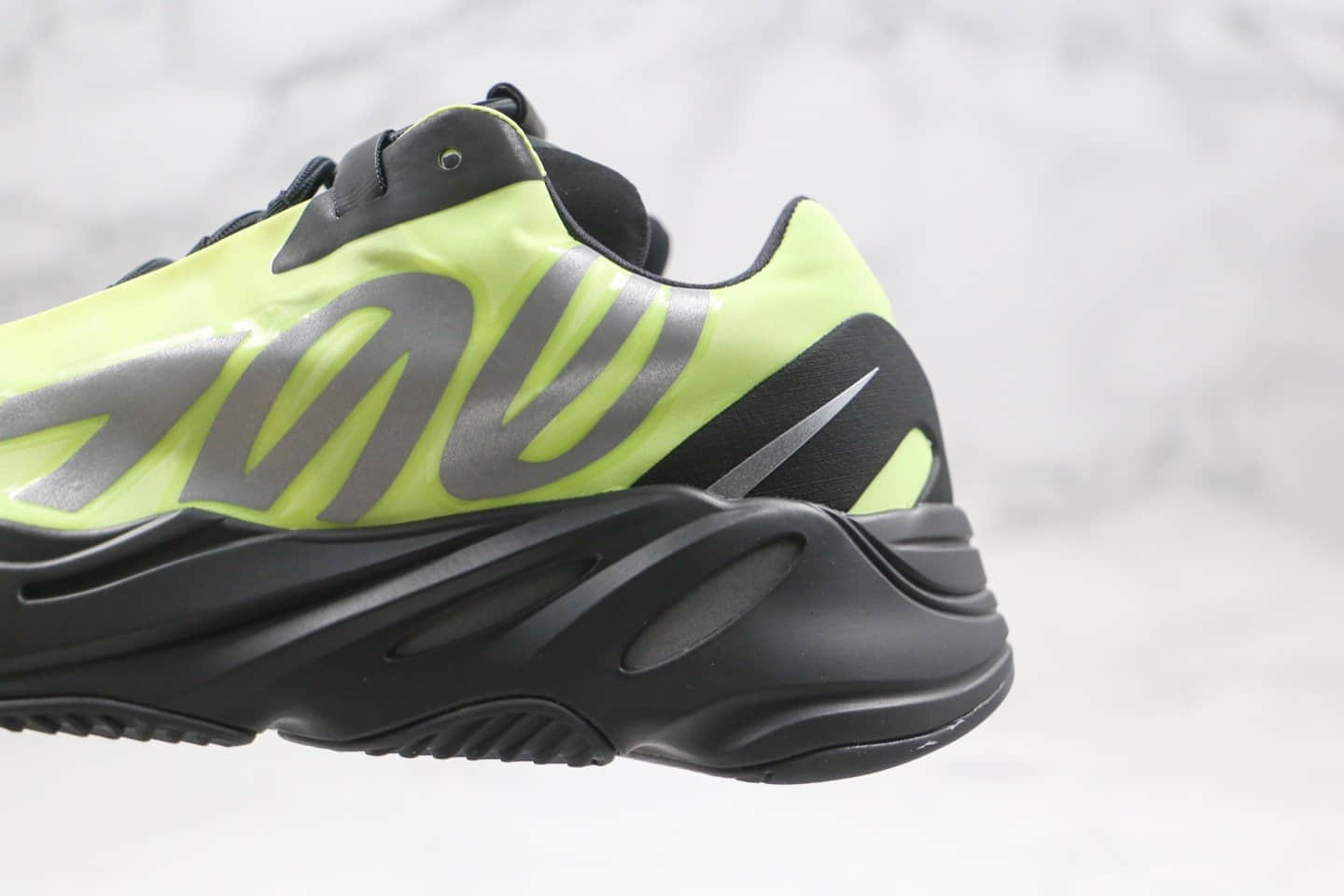 阿迪达斯adidas Yeezy Boost 700 MNVN Phosphor纯原版本椰子700V3荧光绿原楦开发巴斯夫原底 货号:FY3727
