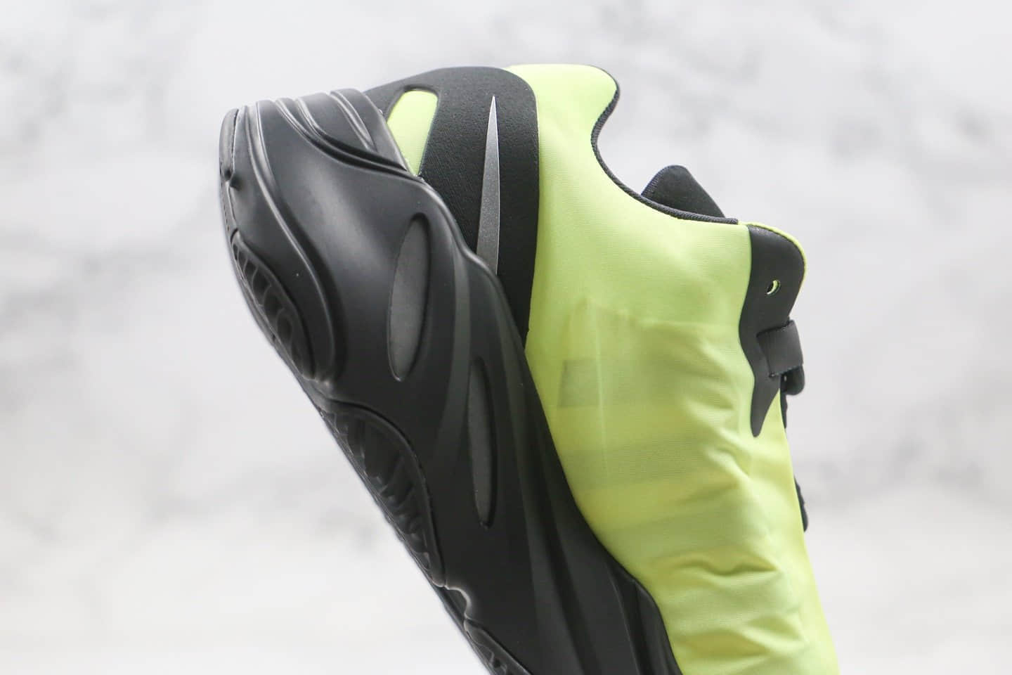 阿迪达斯adidas Yeezy Boost 700 MNVN Phosphor纯原版本椰子700V3荧光绿原楦开发巴斯夫原底 货号:FY3727