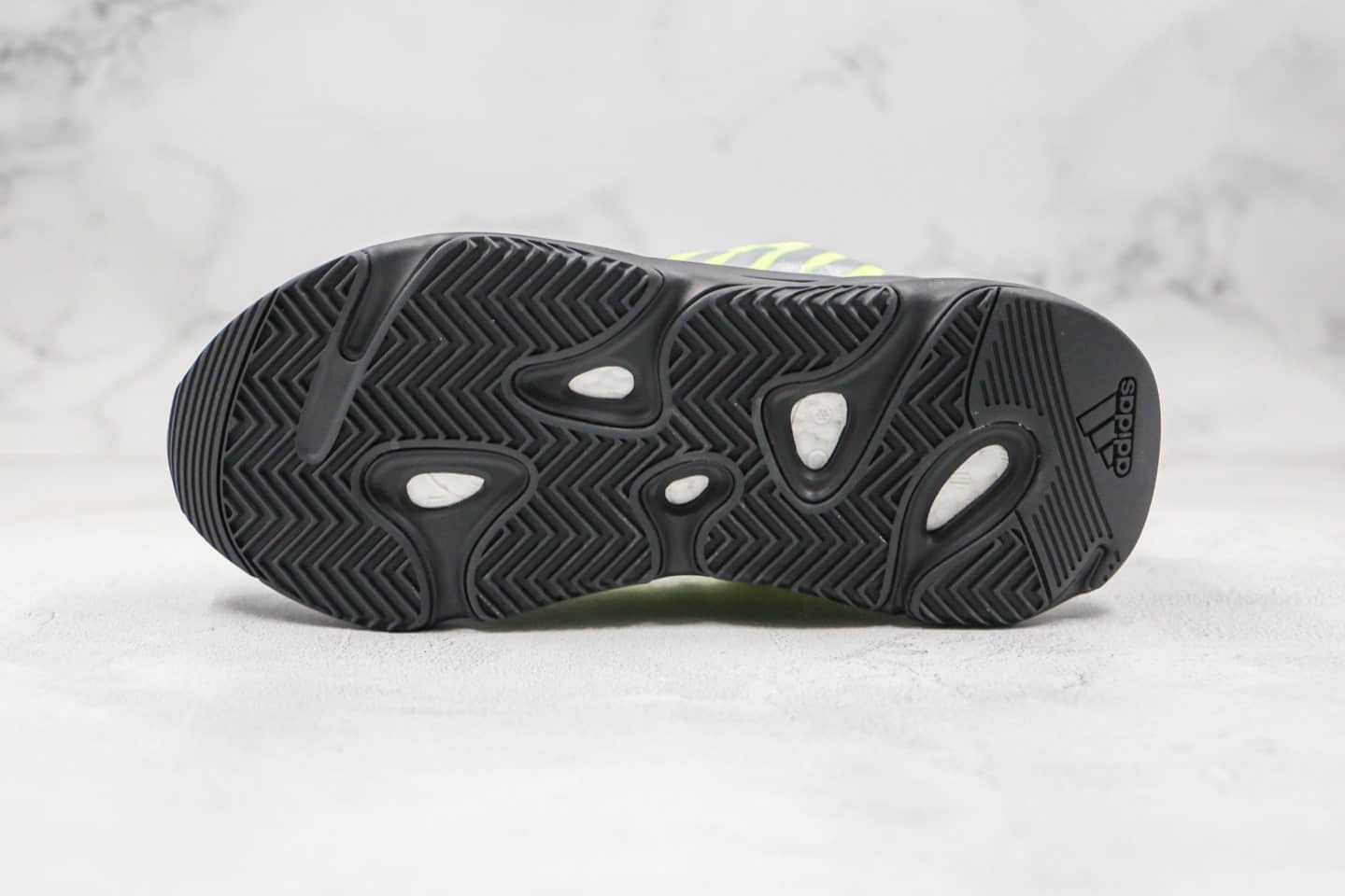 阿迪达斯adidas Yeezy Boost 700 MNVN Phosphor纯原版本椰子700V3荧光绿原楦开发巴斯夫原底 货号:FY3727