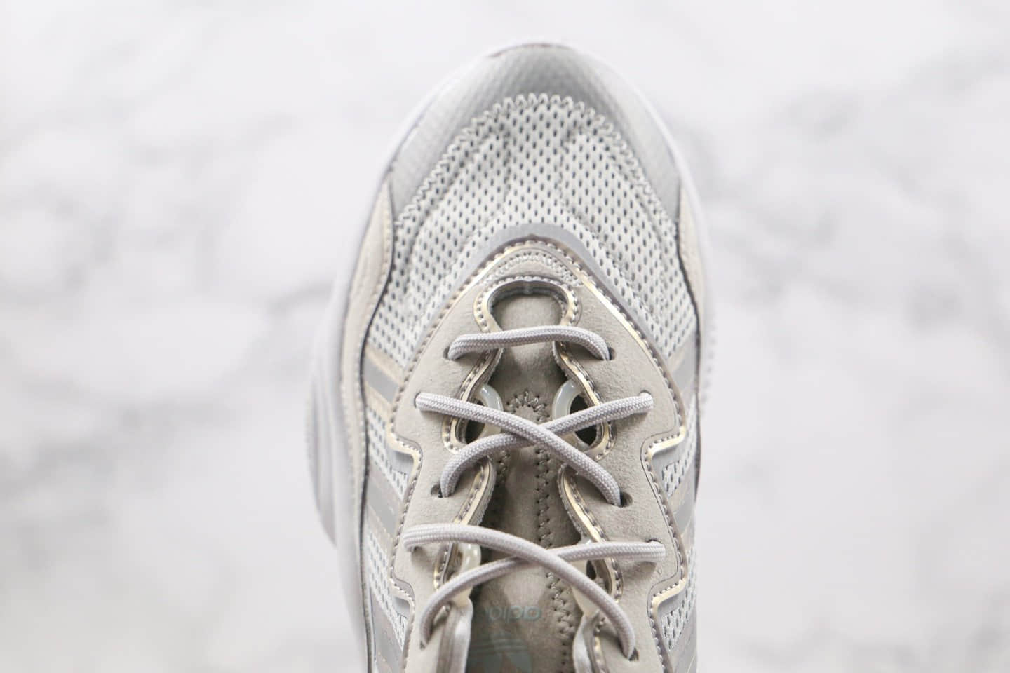 阿迪达斯Adidas Ozweego纯原版本三叶草复古休闲运动鞋水管老爹鞋幻彩灰色原楦头纸板打造 货号：FV9656