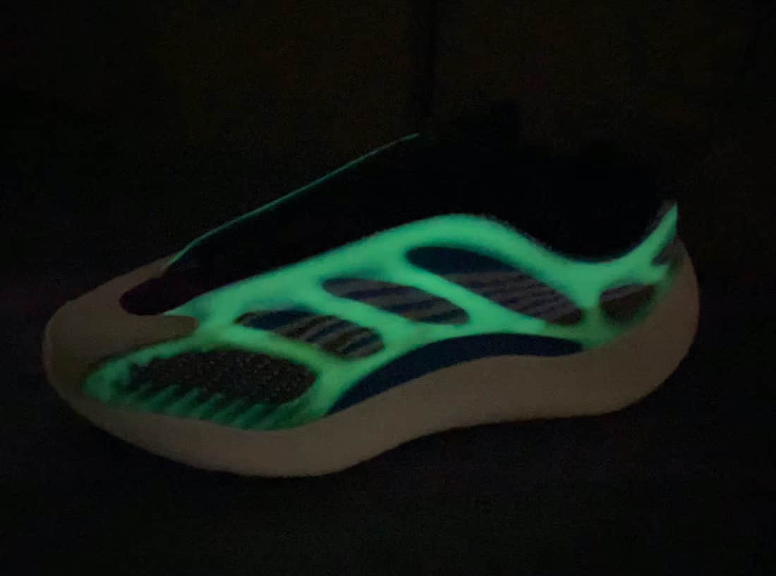 阿迪达斯Yeezy 700 V3极光配色官图释出！下周六发售！ 货号：G54850