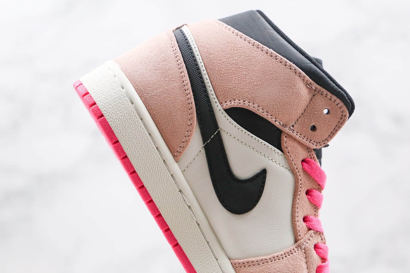 乔丹Air Jordan 1 Mid SE Crimson Tint纯原版本中帮AJ1脏粉麂皮黑粉脚趾篮球鞋原档案数据开发原盒原标 货号：852542-801