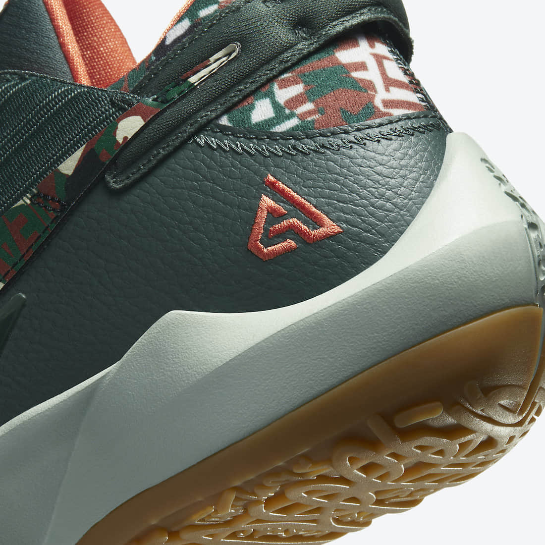 字母哥二代战靴新配色曝光！Nike Zoom Freak 2 “Bamo”现已发售！ 货号：DC9854-300