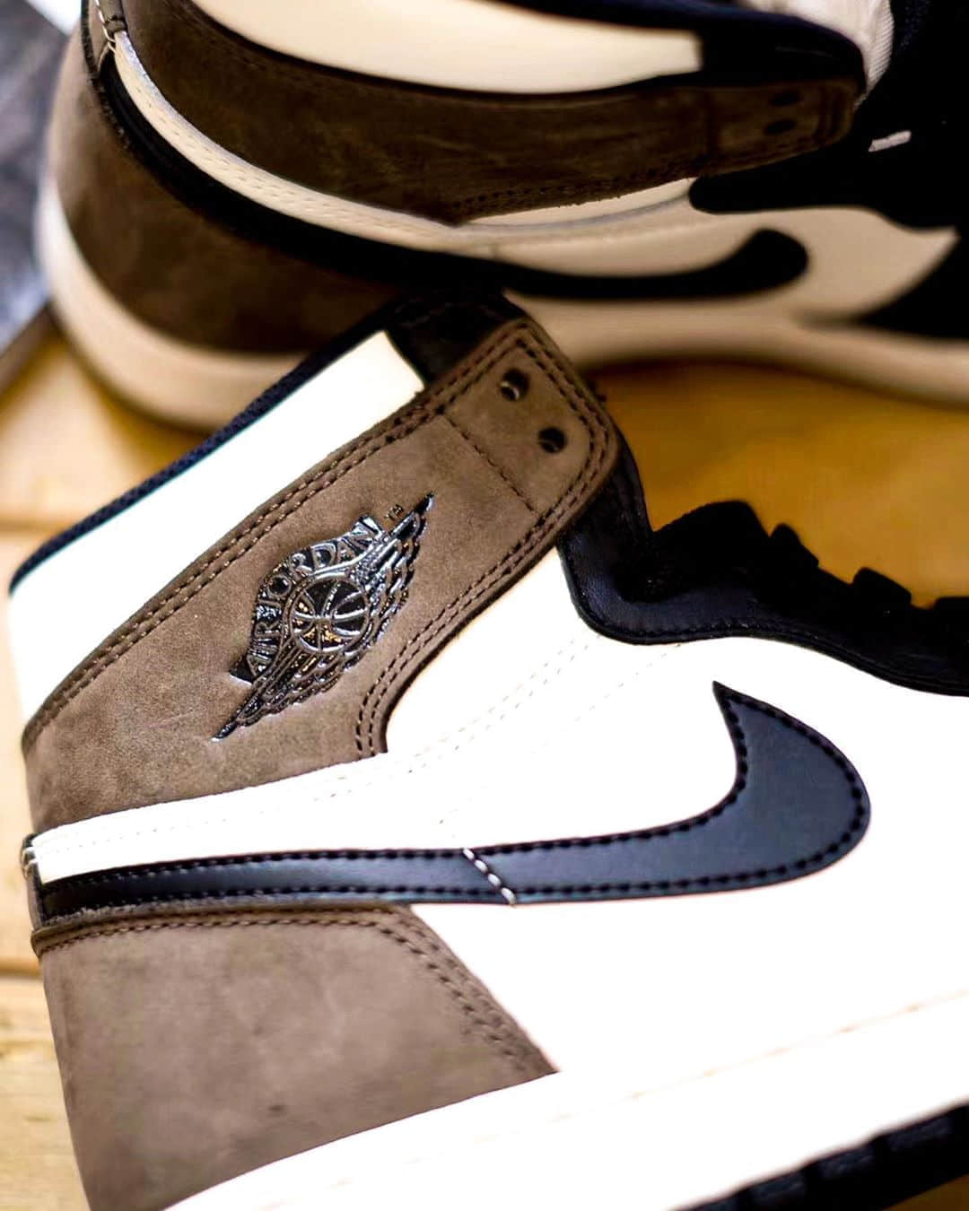 小倒钩AJ1发售日期提前！10月31日发售！ 货号：555088-105