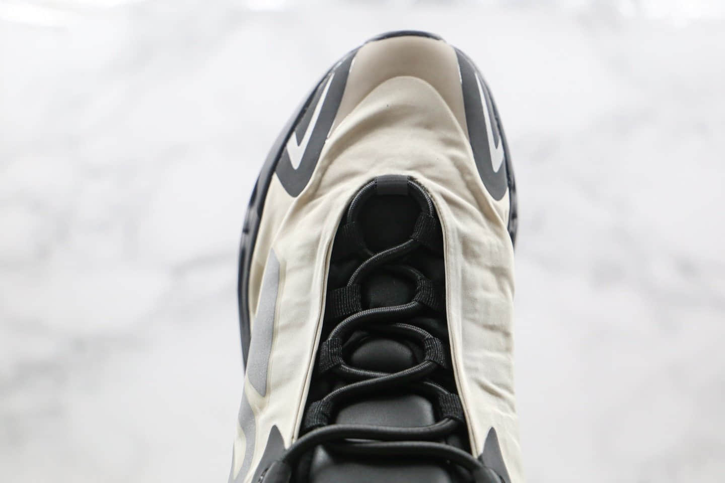 阿迪达斯Adidas Yeezy Boost 700 MNVN Orange椰子700MNVN老爹鞋灰黑色3M反光内置真爆米花缓震大底原盒原标 货号:FY3729