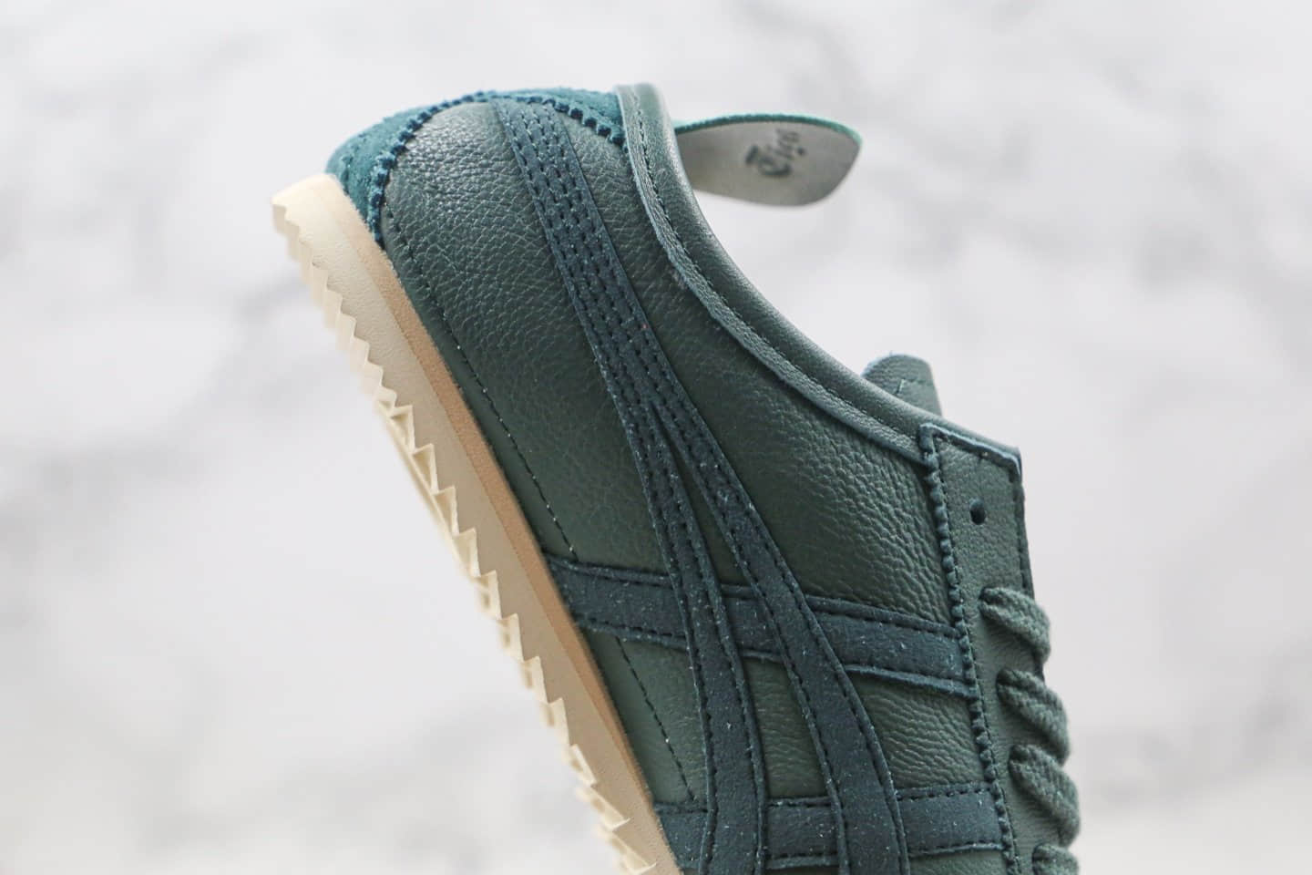 亚瑟士Asics Onitsuka Tiger NIPPON MADE纯原版本鬼冢虎深绿色羊皮手工鞋内置NFC芯片 货号：TH9J4L-8484