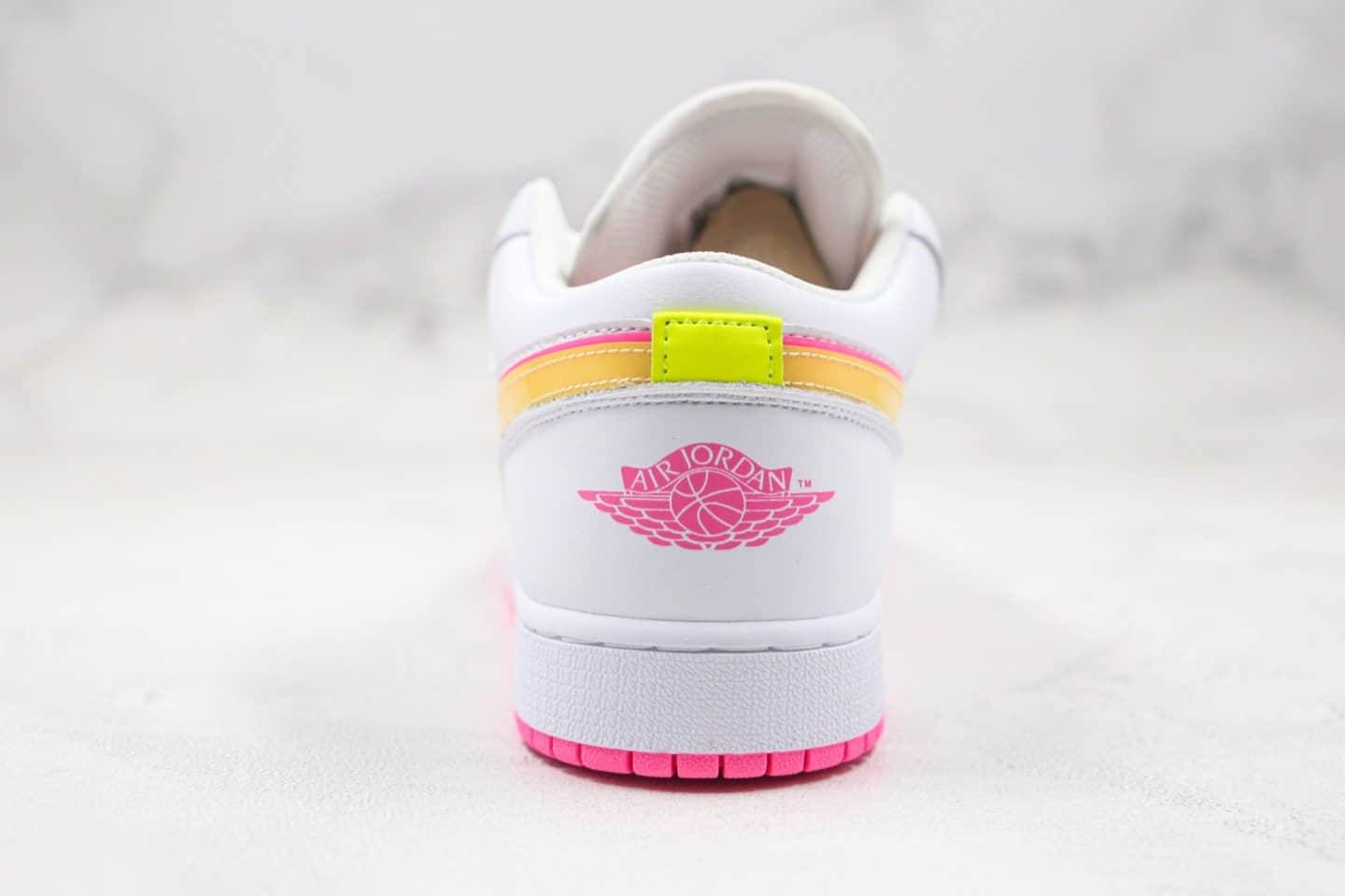 乔丹AIR JORDAN 1 MID EDGE GLOW GS纯原版本低帮AJ1白芒果粉色内置气垫原盒原标 货号:CV4610-100