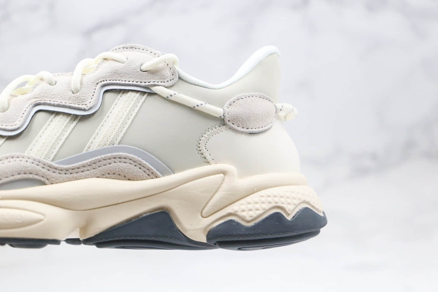 阿迪达斯Adidas Originals Ozweego纯原版本水管老爹鞋皮面浅灰色原档案数据开发 货号：EG8354