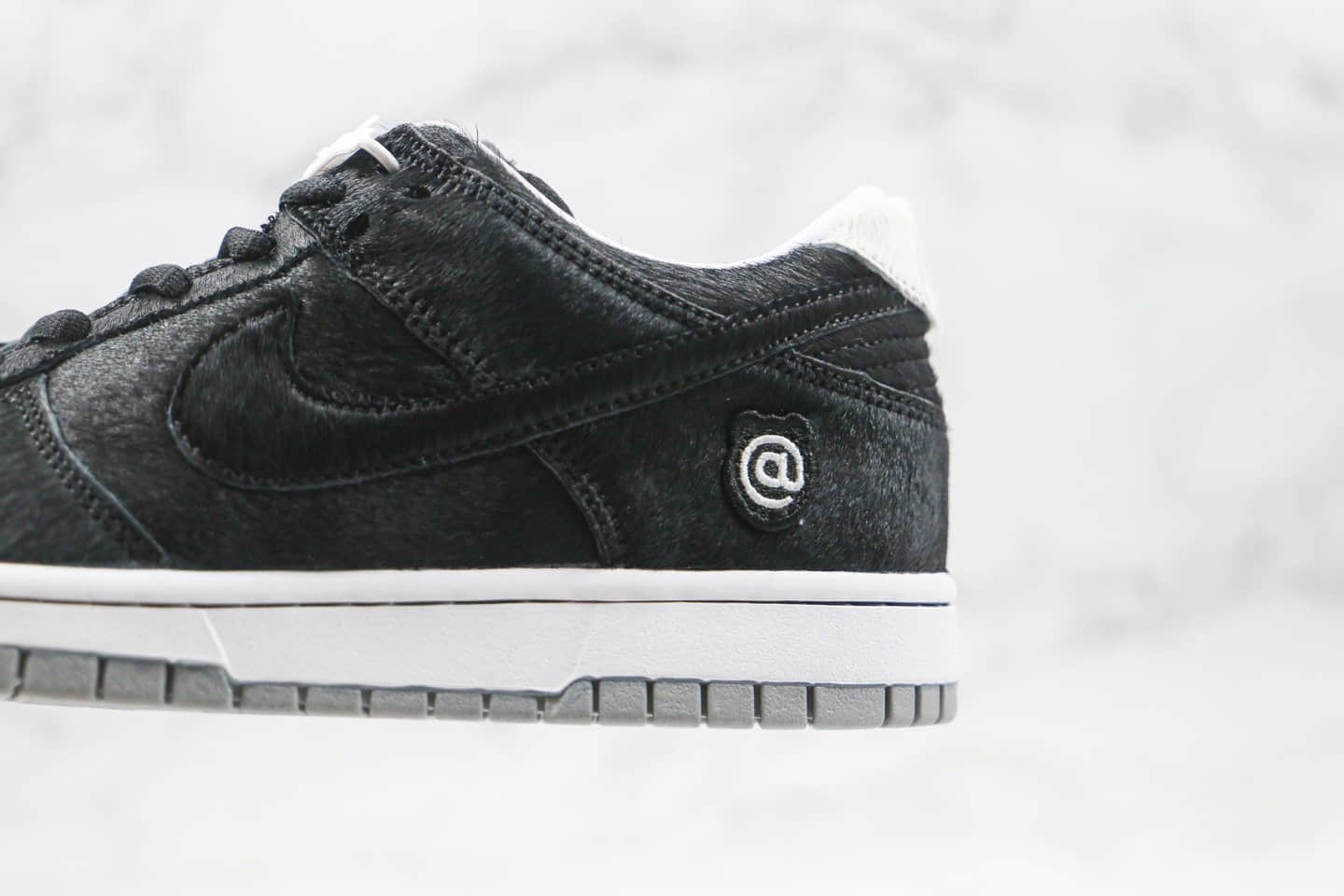 耐克Medicom Toy x Nike SB Dunk Low“BE@RBRICK”公司级版本积木熊联名王一博同款SB板鞋黑白马毛原鞋开发 货号:CZ5127-001