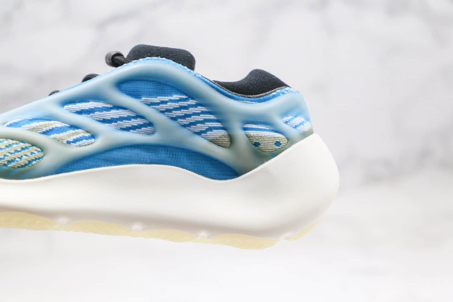 阿迪达斯Adidas Yeezy 700 V3 Azael纯原版本椰子700V3异形蓝白色原档案数据开发原盒原标 货号：G54850