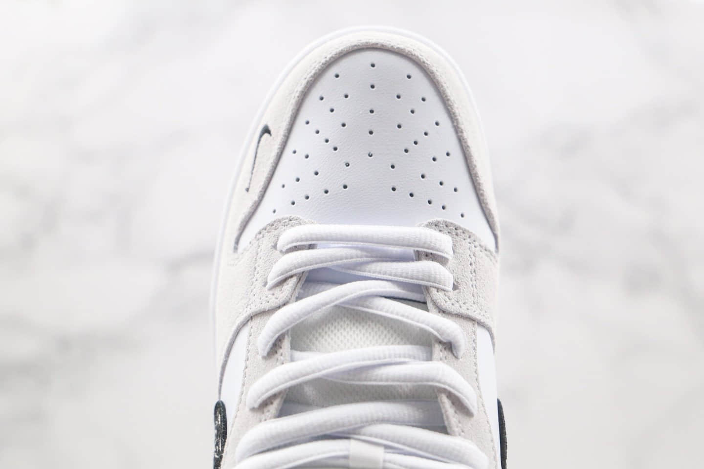 耐克Nike SB Dunk Low x Dior迪奥联名款纯原版本低帮SB DUNK板鞋白灰色内置Zoom气垫 货号：BQ6817-002