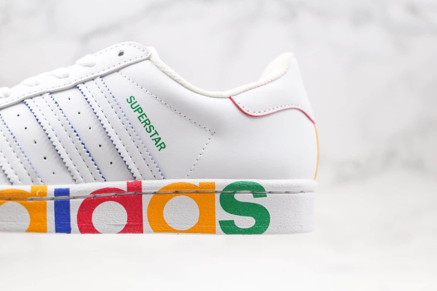 阿迪达斯Adidas Originals Stan Smith纯原版本三叶草贝壳头板鞋50周年彩色LOGO彩虹色原盒原标 货号：FY1147