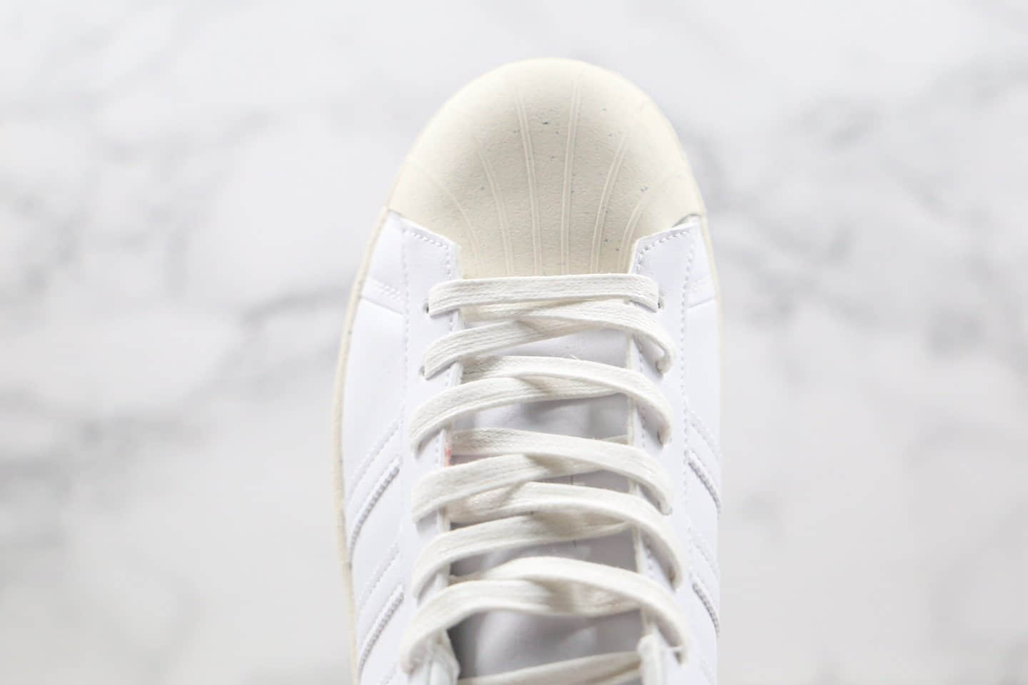 阿迪达斯adidas Originals Superstar纯原版本三叶草贝壳头复古板鞋环保系列白绿色原材打造 货号:FW2292