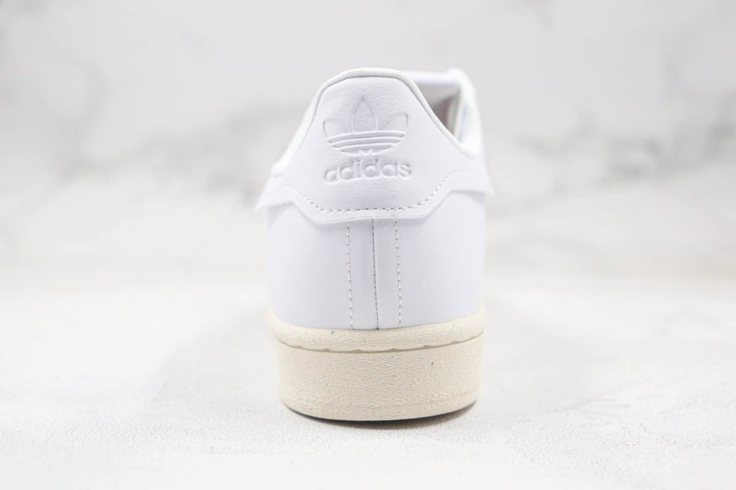 阿迪达斯adidas Originals Superstar纯原版本三叶草贝壳头复古板鞋环保系列白绿色原材打造 货号:FW2292