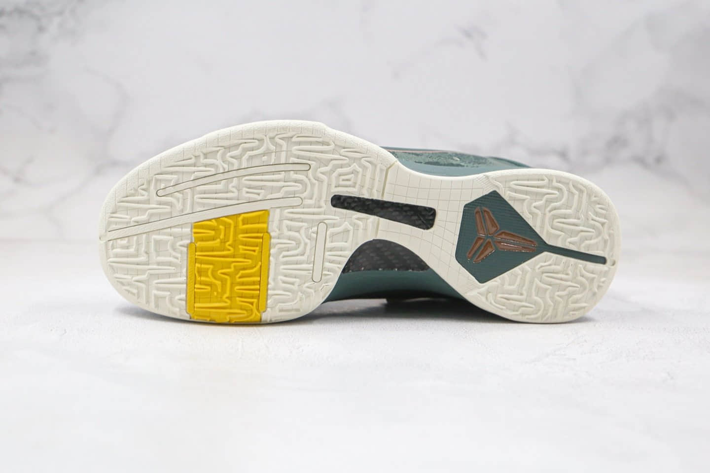 耐克Nike Zoom KOBE 5纯原版本科比5代实战球鞋青绿色内置气垫原盒原标 货号：CD4991-300