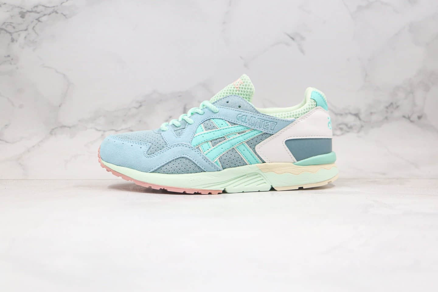 亚瑟士Asics Gel Lyte V Ronnie Fieg公司级版本复古跑鞋鼠尾草绿原鞋开模 货号：H42JK-8185