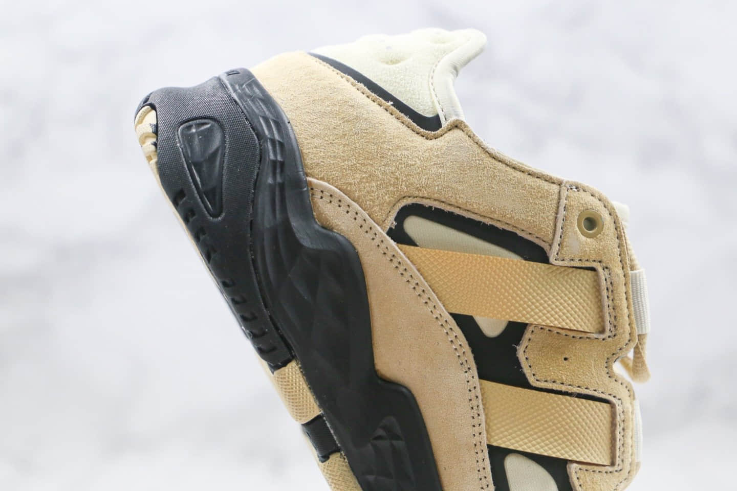 阿迪达斯adidas Originals Niteball纯原版本复古街球系列米黄黑色老爹鞋原楦头纸板打造 货号：FX0363