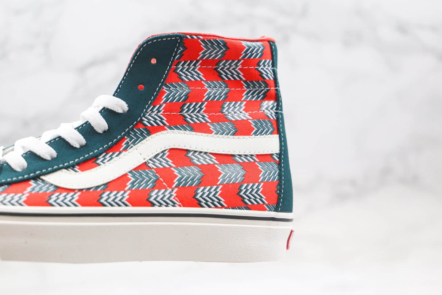 万斯VANS Sk8-Hi 138 Decon SF SURF公司级版本高帮冲浪系列红绿箭头麂皮拼接帆布鞋原盒原标原楦头纸板打造 货号:VN0A3MV122N