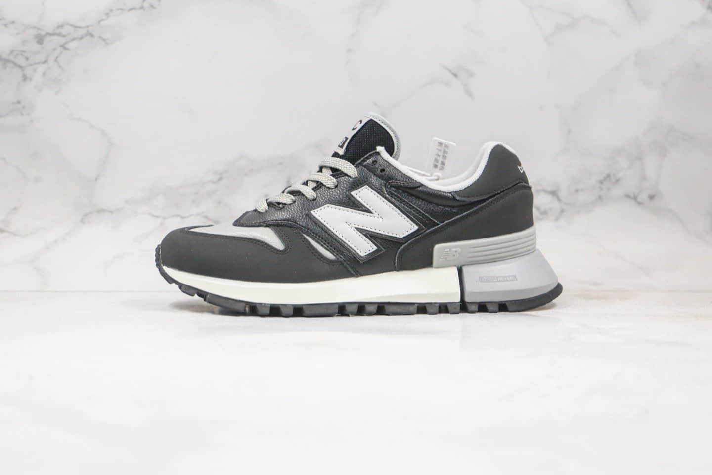 新百伦New Balance 1300纯原版本皮面复古老爹鞋白黑色原盒原标 货号:MS1300GS