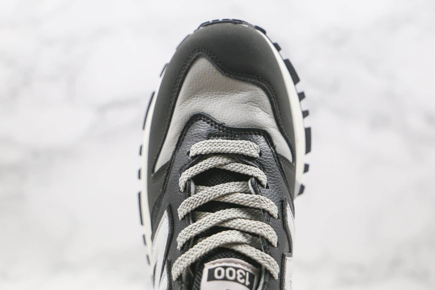 新百伦New Balance 1300纯原版本皮面复古老爹鞋白黑色原盒原标 货号:MS1300GS