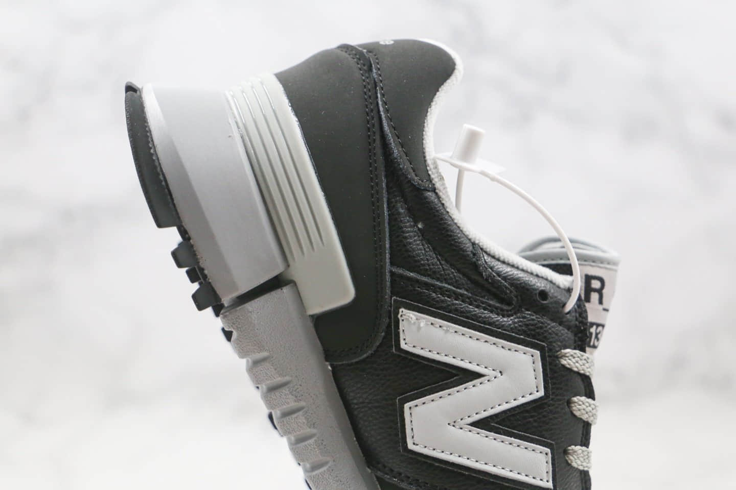 新百伦New Balance 1300纯原版本皮面复古老爹鞋白黑色原盒原标 货号:MS1300GS