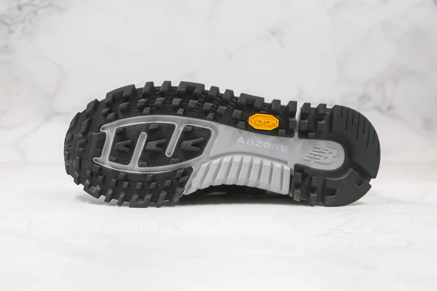 新百伦New Balance 1300纯原版本皮面复古老爹鞋白黑色原盒原标 货号:MS1300GS