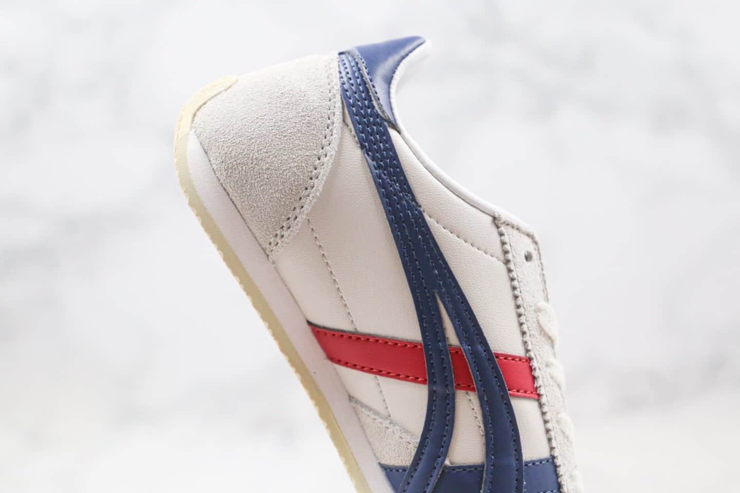 亚瑟士Asics onitsuka tiger纯原版本鬼冢虎阿甘鞋白藏蓝色慢跑鞋原盒原标 货号：TH201L-9950