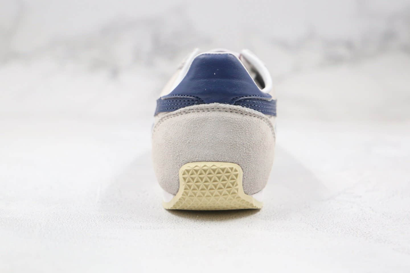 亚瑟士Asics onitsuka tiger纯原版本鬼冢虎阿甘鞋白藏蓝色慢跑鞋原盒原标 货号：TH201L-9950