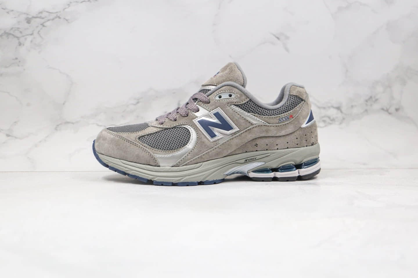 新百伦纯原版本NB2002中灰色复古慢跑鞋出货