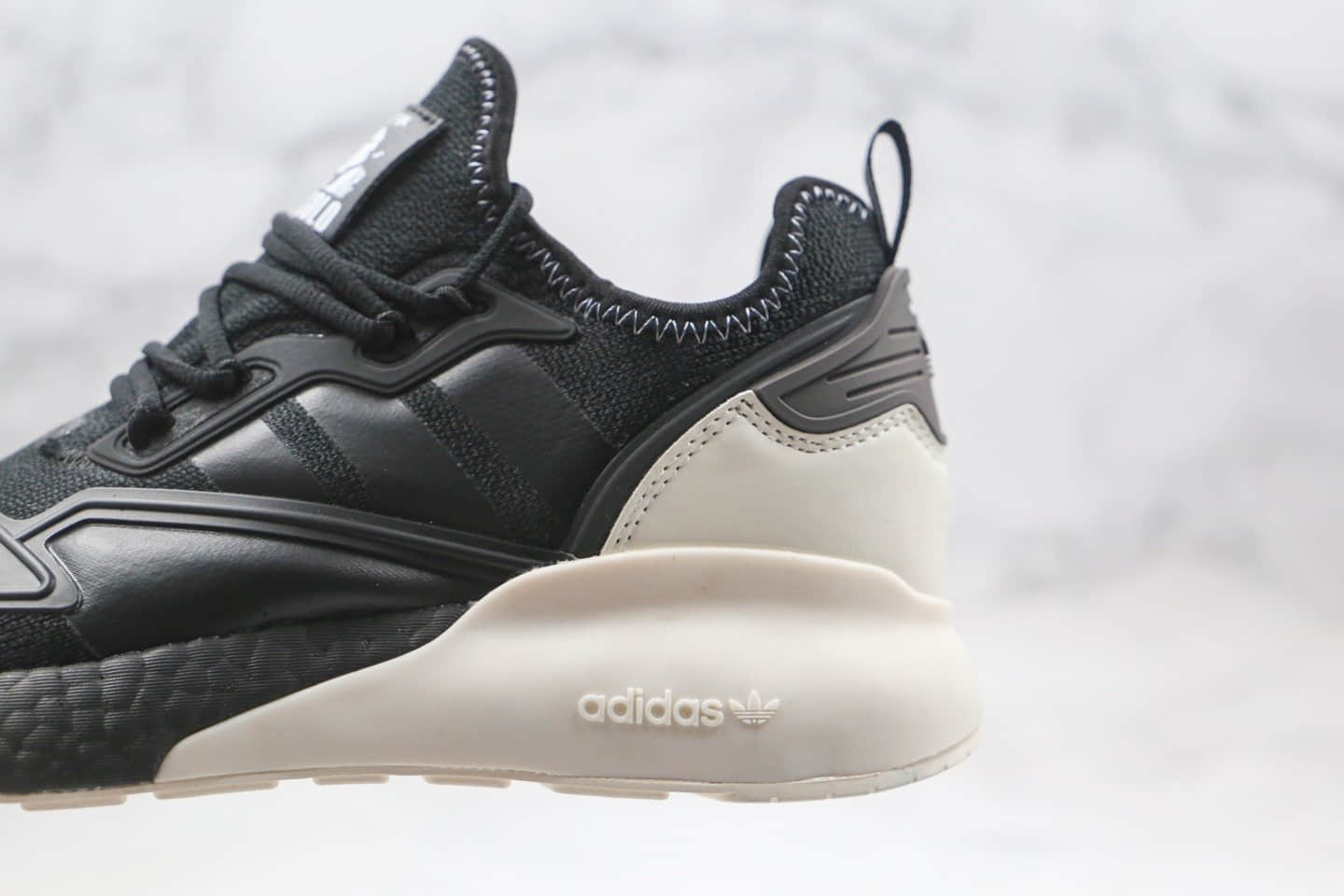 阿迪达斯Adidas Originals ZX 2K Boost纯原版本三叶草ZX 2K爆米花跑鞋白黑色人像配色原楦头纸板打造 货号：FX9113