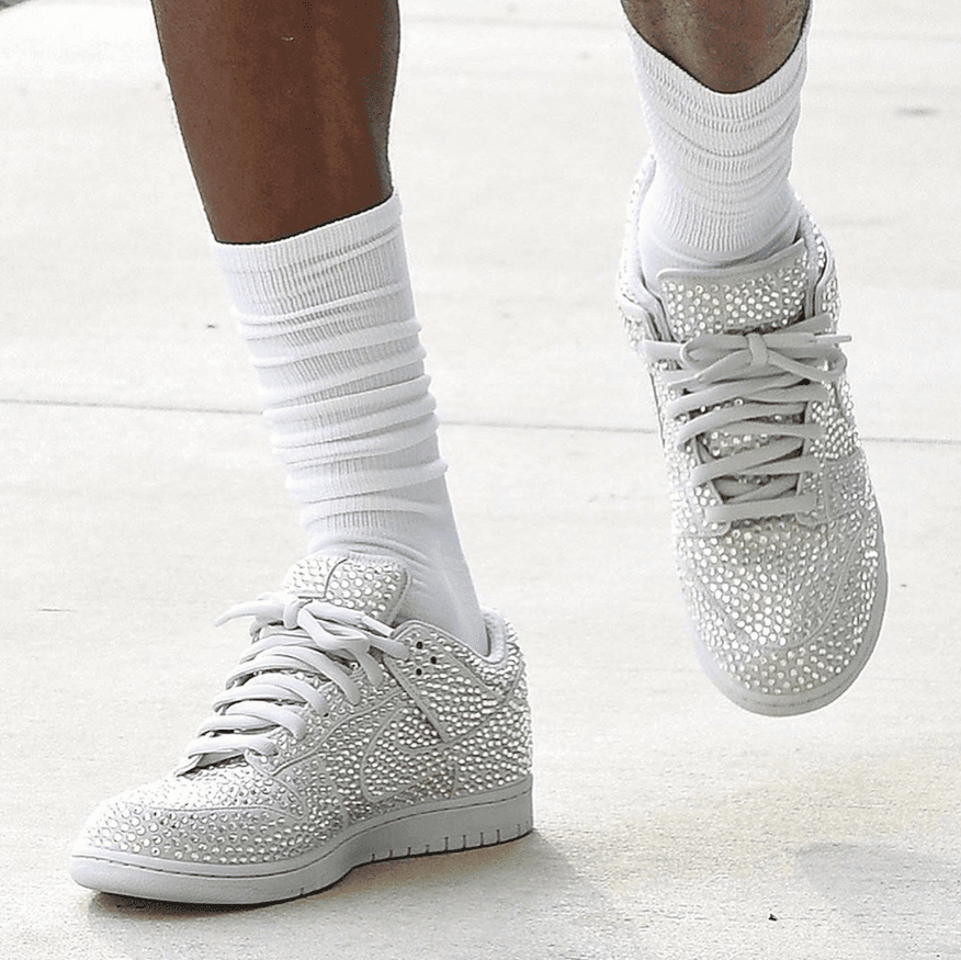 詹姆斯上脚的这双“满钻”Dunk太闪了！全新 Cactus Plant Flea Market x Nike Dunk Low首度曝光！