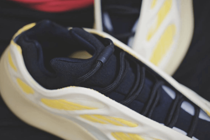 活力白黄配色！全新Yeezy 700 V3“ Safflower”实物图曝光！