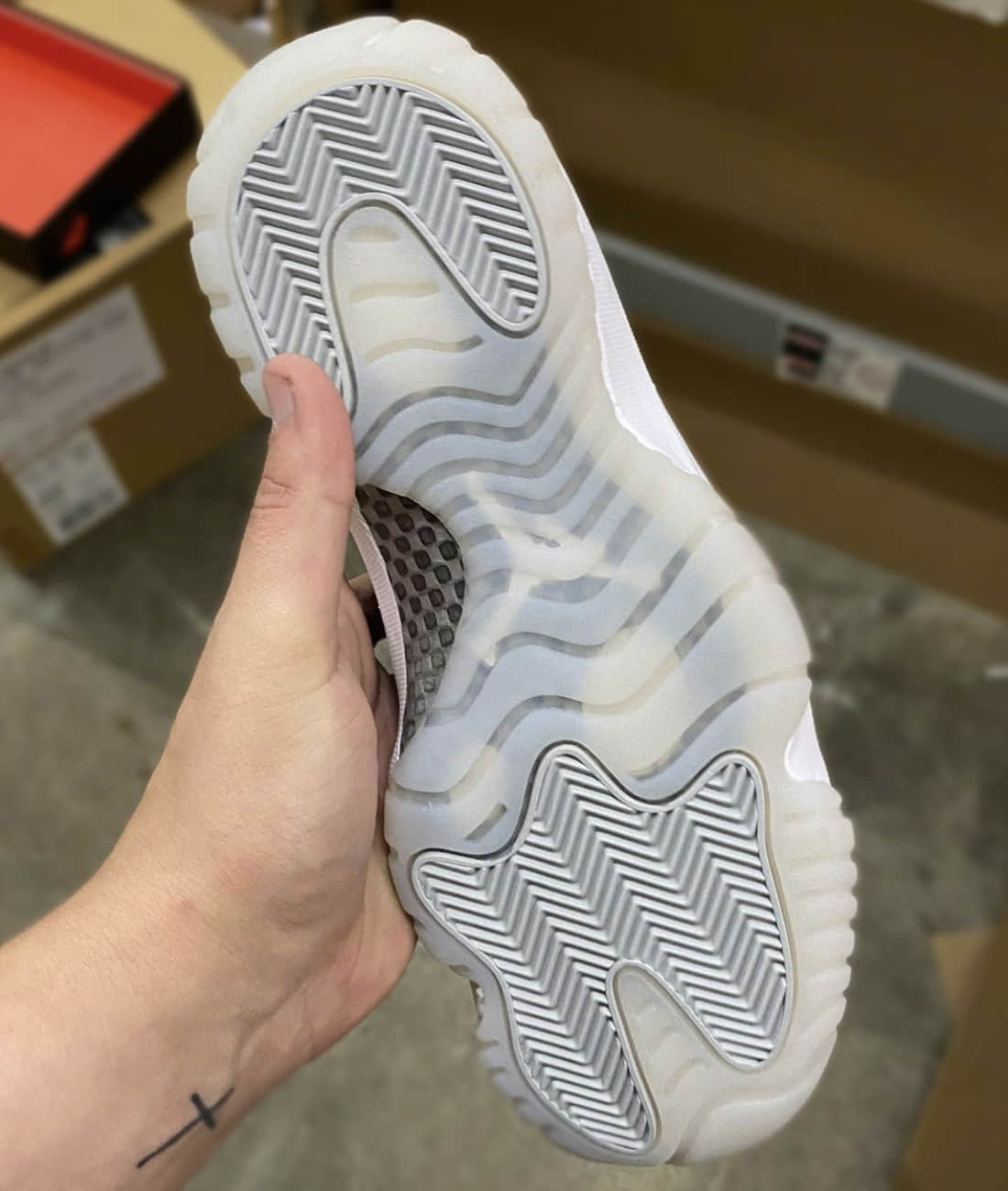 AJ11“25周年纪念”配色最新实物图释出！“大魔王2.0”没跑了！ 货号：CT8012-011