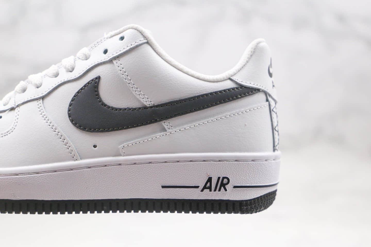 耐克Nike Air Force 1 '07 Low in White and Grey纯原版本低帮空军一号白灰黑色解构线条几何涂鸦板鞋内置全掌Sole气垫 货号:DD7113-100