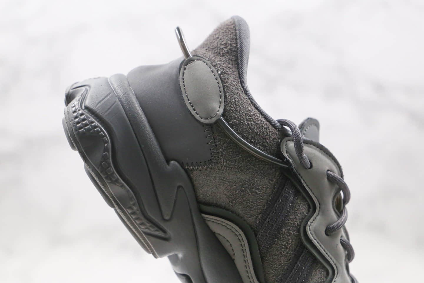 阿迪达斯adidas Originals Ozweego公司级版本简版椰子水管老爹鞋深灰色原纸版开发 货号:EG0547