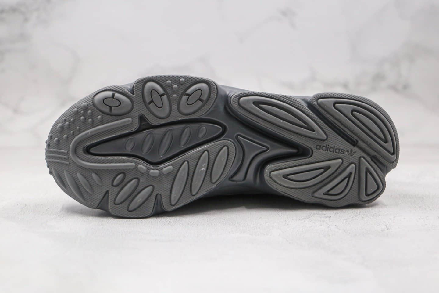 阿迪达斯adidas Originals Ozweego公司级版本简版椰子水管老爹鞋深灰色原纸版开发 货号:EG0547