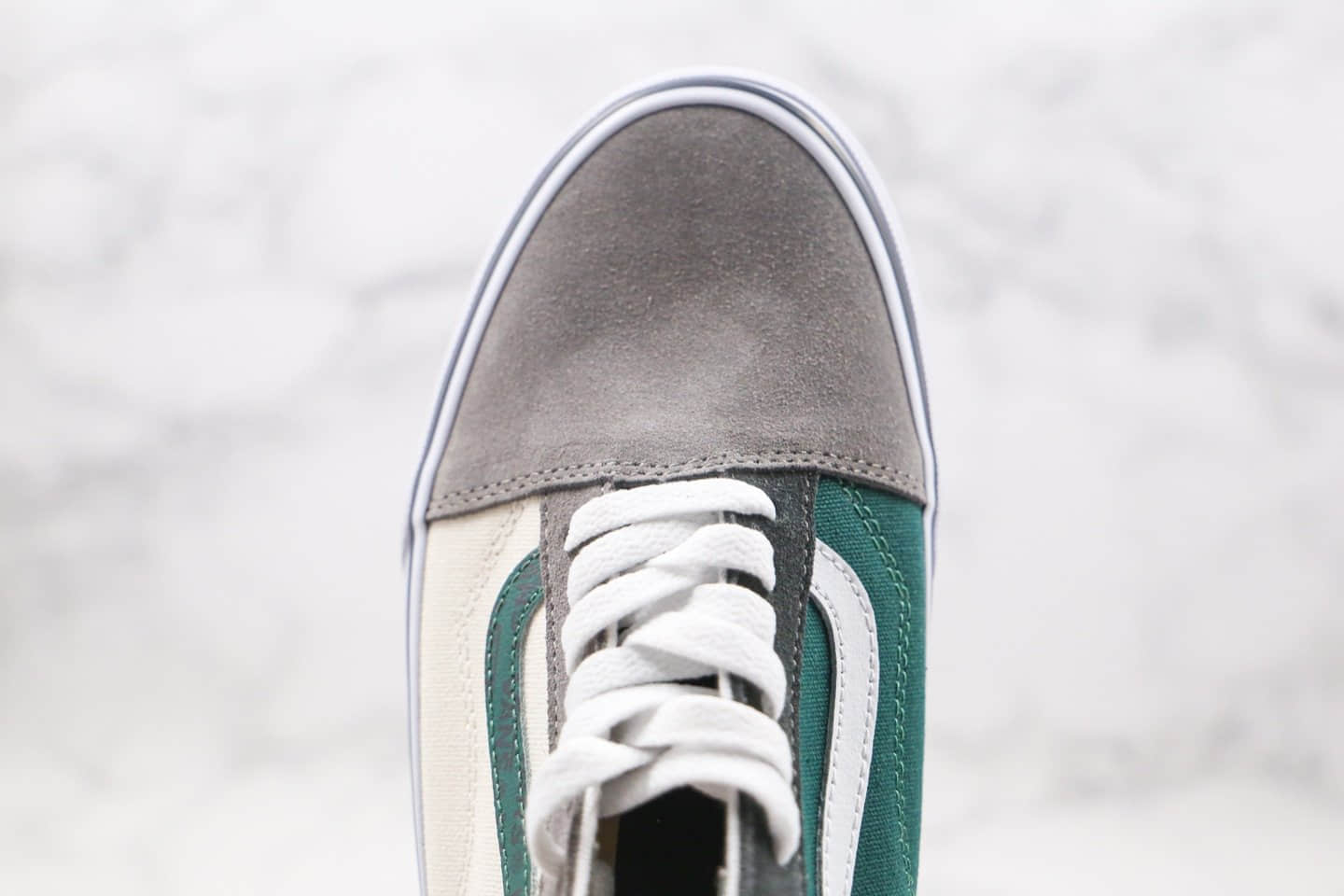 万斯Vans Old Skool纯原版本低帮白灰绿色鸳鸯硫化麂皮板鞋原盒原标 货号：VN0A4BV51lB