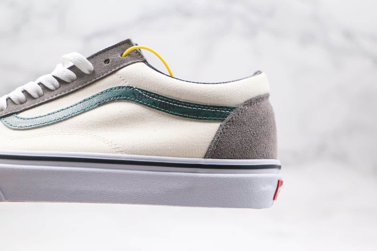 万斯Vans Old Skool纯原版本低帮白灰绿色鸳鸯硫化麂皮板鞋原盒原标 货号：VN0A4BV51lB